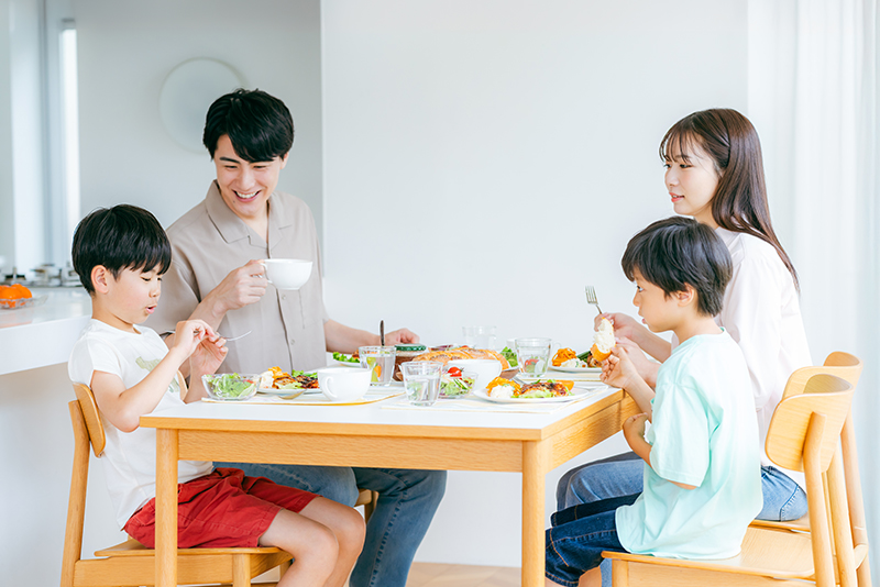 食事中の姿勢にも注意