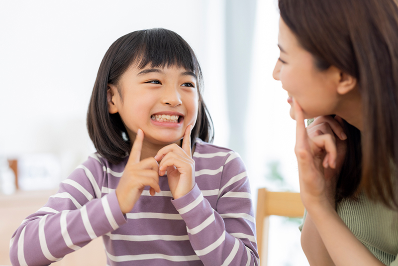 取り外し式の装置の場合、
保護者の方やお子さまに装置の
管理をしていただく必要がある

